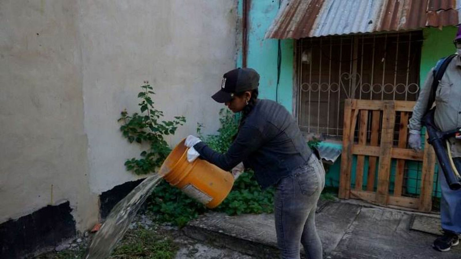 Más de 360 brigadistas 
combaten el dengue en capital