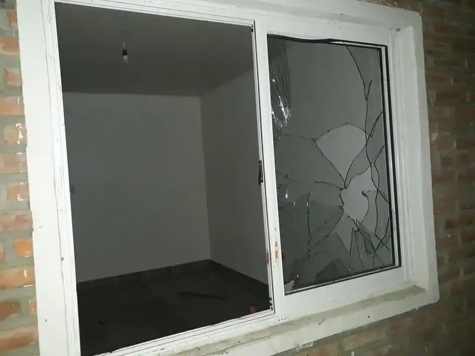 Vedia: Destruyeron su casa en una pueblada por un presunto abuso pero dicen que no tienen nada que ver