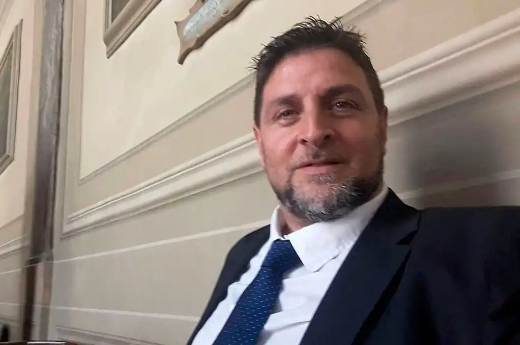 Expulsaron del Parlamento de Italia a senador electo con fraude en la Argentina