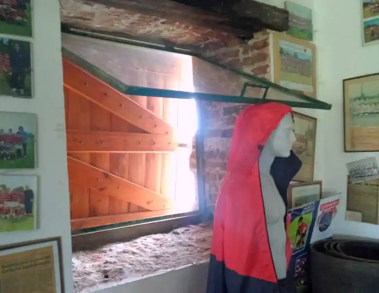 Dañaron una ventana y robaron en la botera del Club Náutico