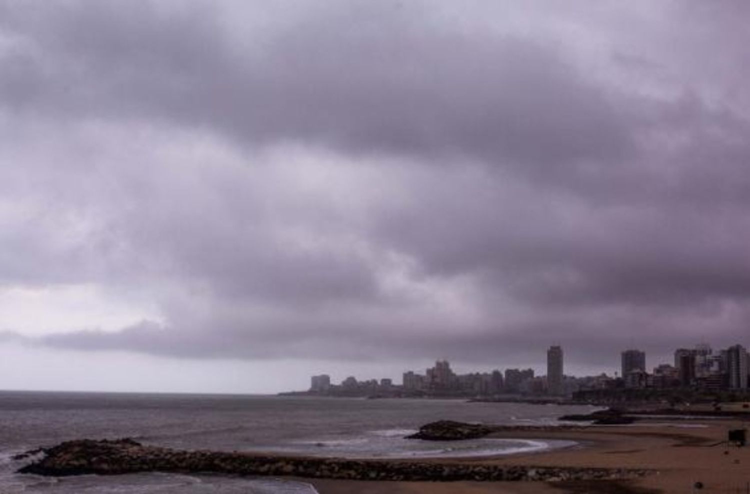 Alerta meteorológico por lluvias, tormentas y ráfagas intensas para este jueves