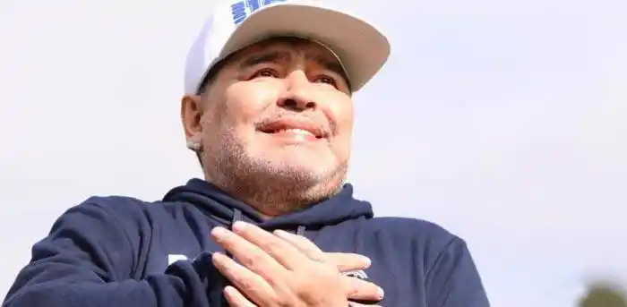 Esperanzador nuevo  parte médico de Maradona tras su operación
