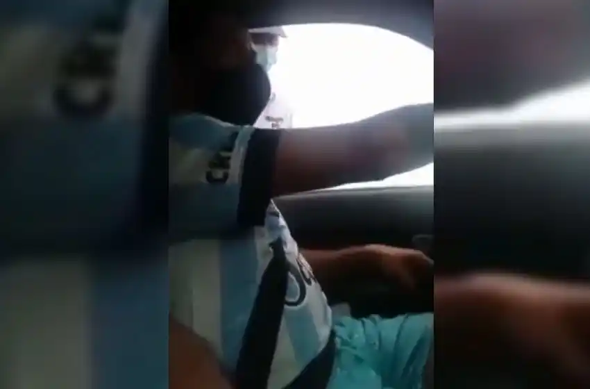 “1200 es lo de nosotros”: filmaron a agente de tránsito pidiendo coima