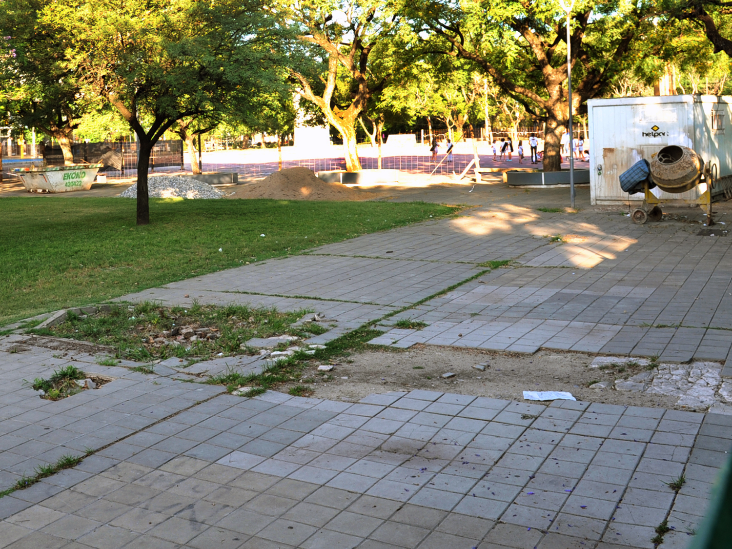 Tecnoteca: piden cuidar el arbolado y harán un abrazo simbólico