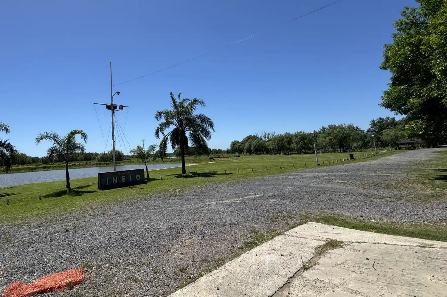 El sector provincial de Mansa Lyfe va desde el acceso hacia la derecha.