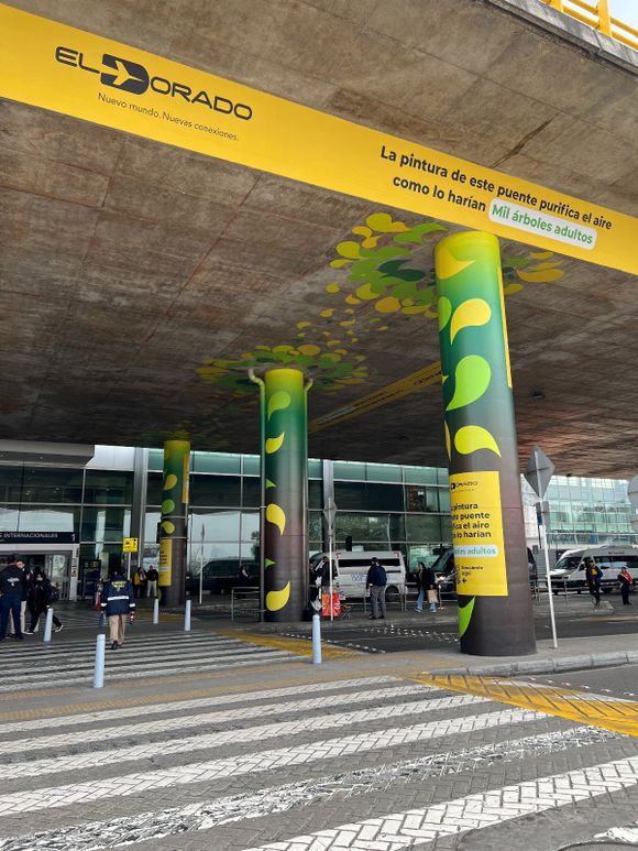 Pintura fotocatalítica transforma el viaducto del Aeropuerto Internacional el Dorado