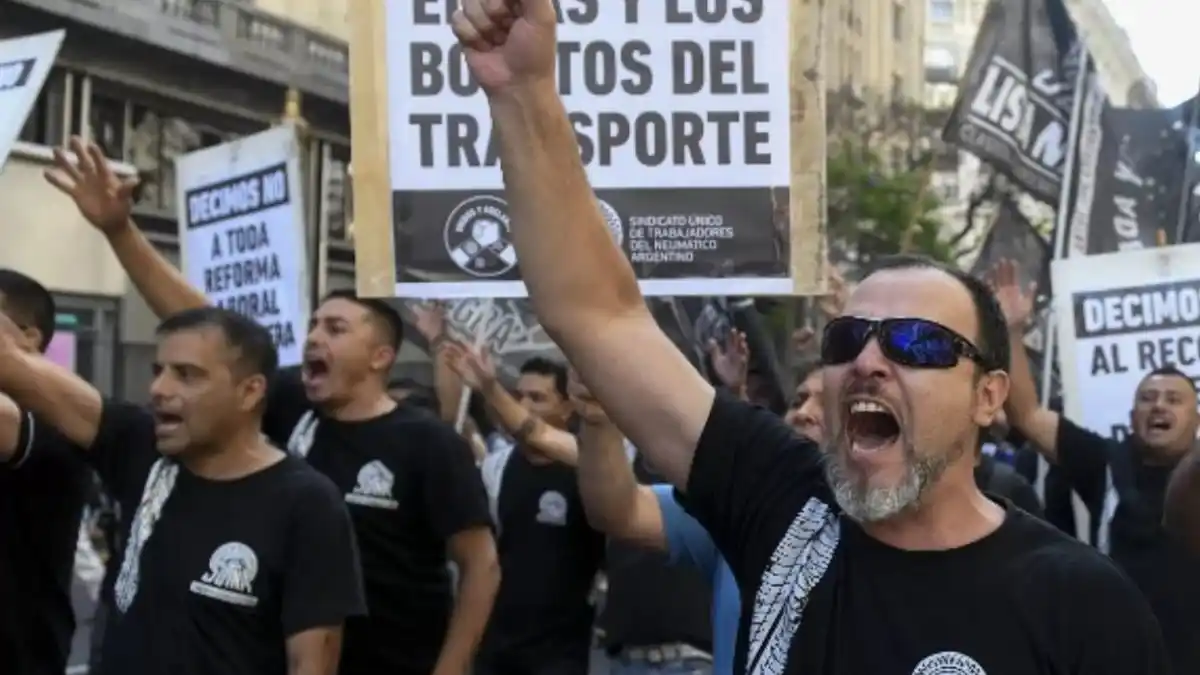 ¡MEGADECRETO TIENE ENCENDIDOS A ARGENTINOS! Gobierno Milei llama al Congreso a sesiones extraordinarias para tratar reformas económicas