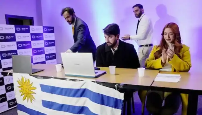 Uruguay autoriza inscripción de La Libertad Avanza como partido político