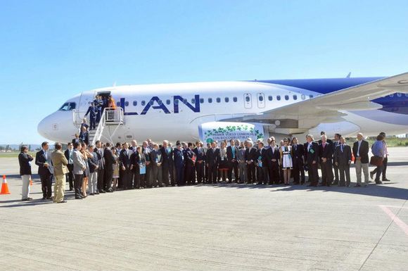 LAN marcó hoy un nuevo hito en el uso de biocombustibles en la aviación comercial