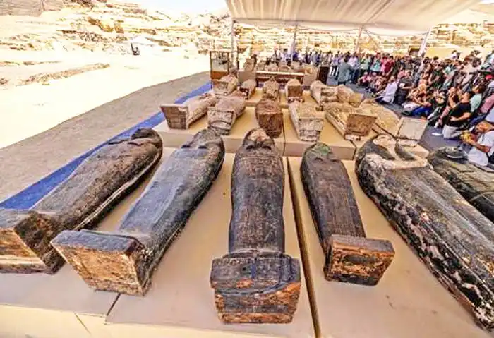Hallan en la necrópolis egipcia de Saqqara 250 sarcófagos y 150 estatuillas de bronce de 2.500 años