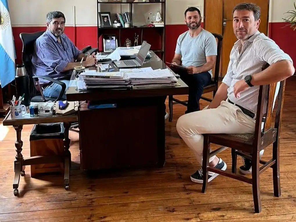 El intendente Adrián Fuertes hizo pública ayer por la mañana la designación del profesor y entrenador Alan Espinosa.