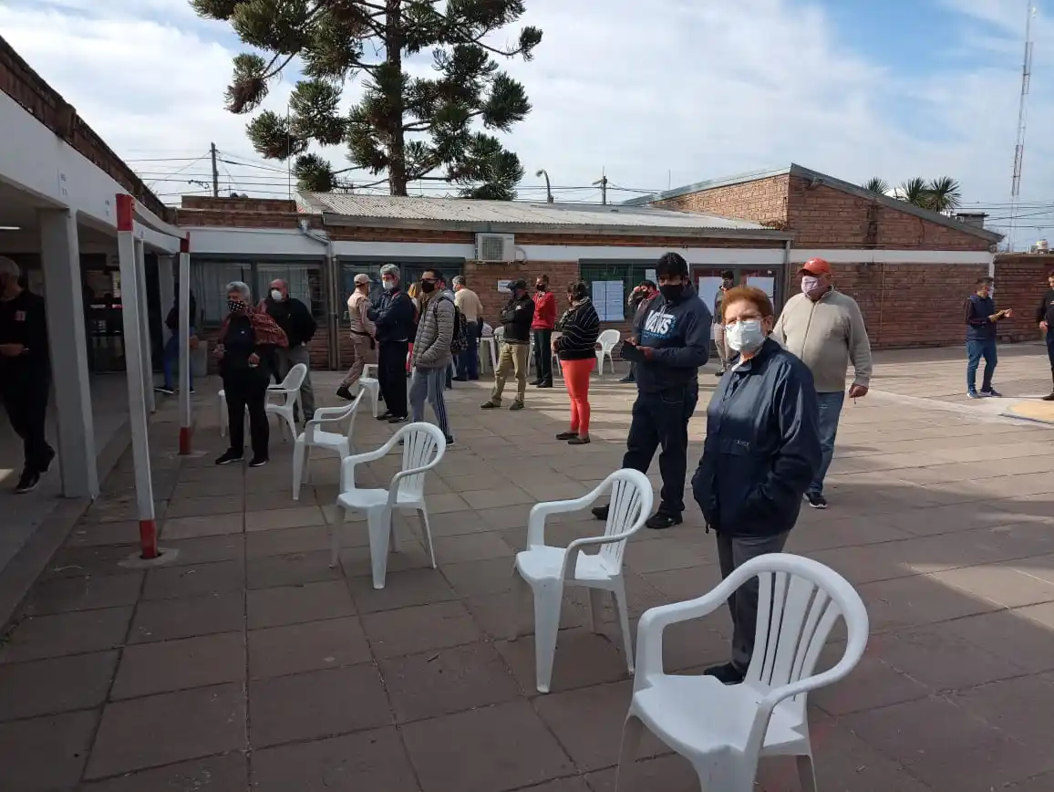 Elecciones Paso 2021: en la escuela 7 armaron una mesa con autoridades de otras