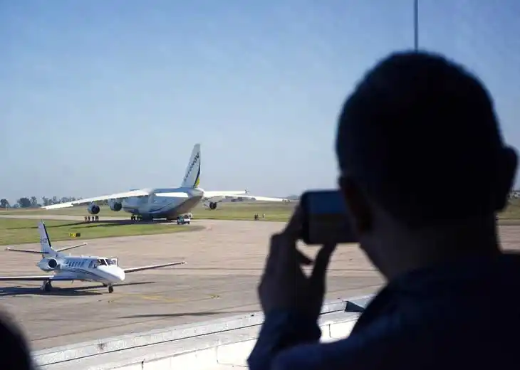 “Acá hay intereses que quieren la privatización del aeropuerto”