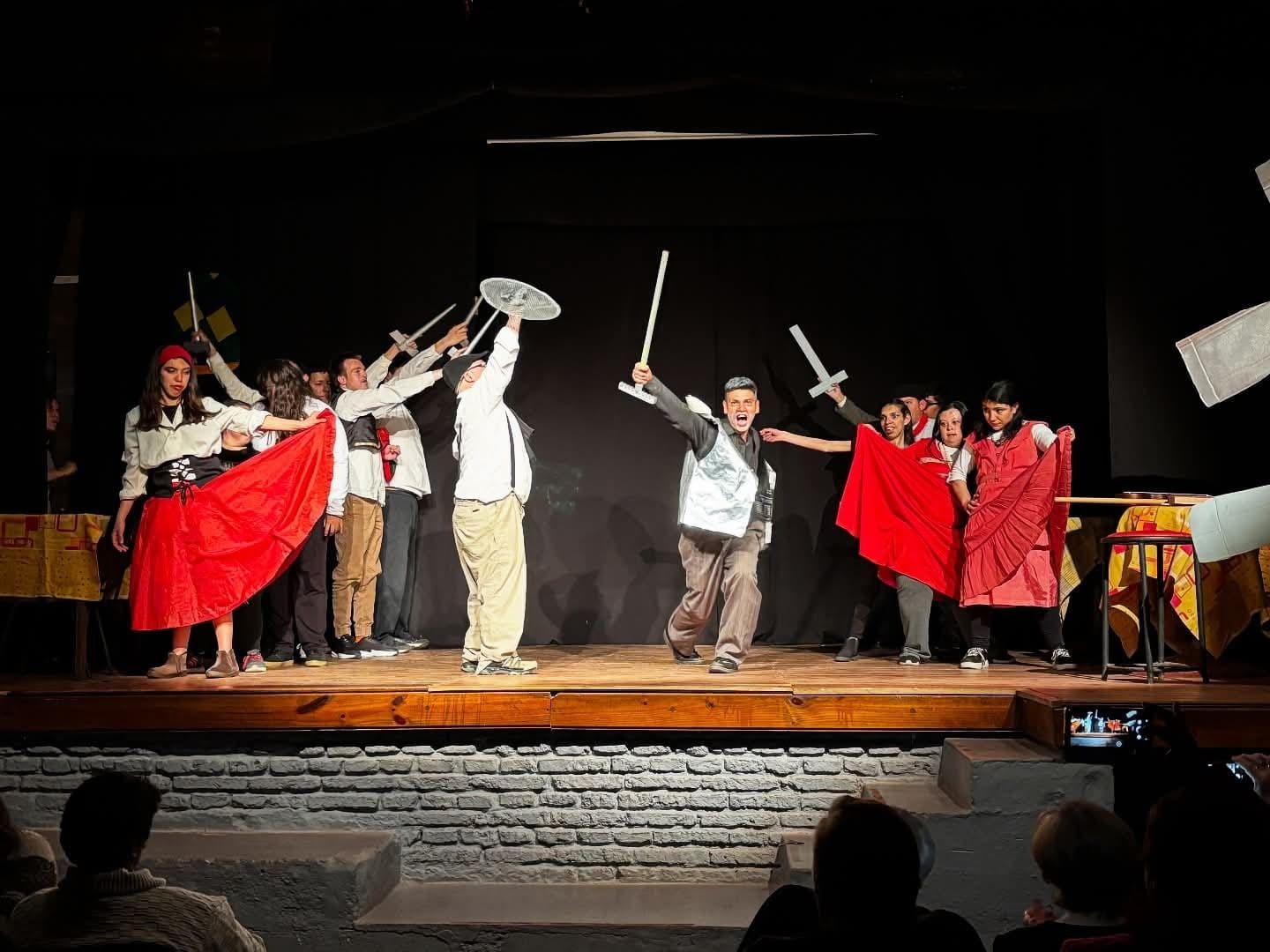 En el Teatro Candilejas se presentó “Don Quijote y Sancho Panza”. Foto: Gentileza.