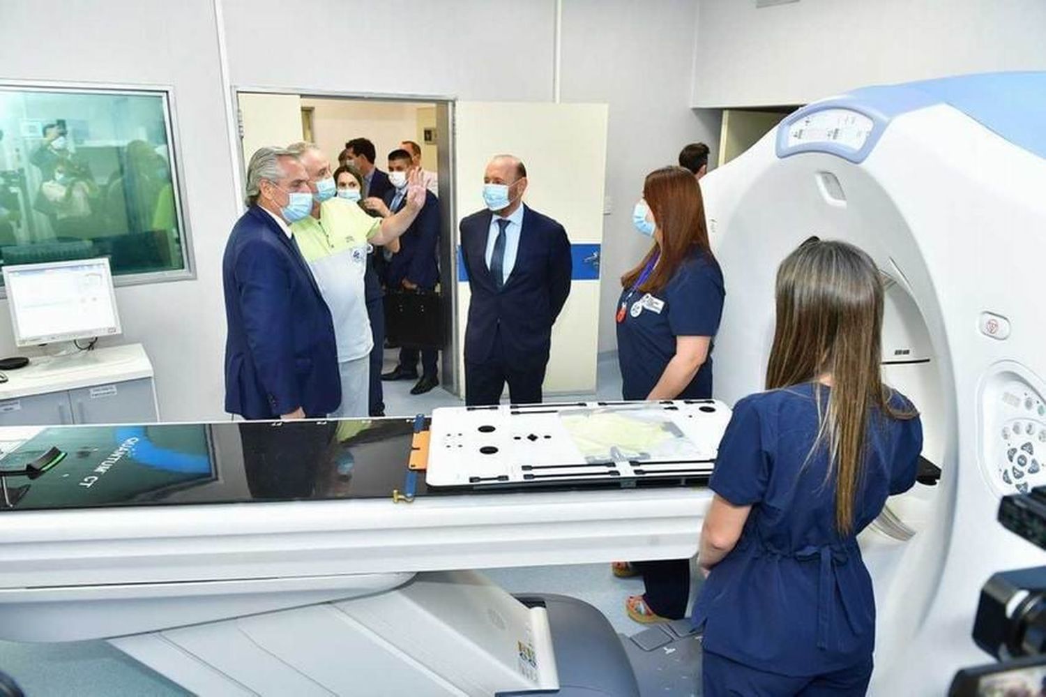 Destacan los equipamientos de alta tecnología con los
que cuenta el Centro de Medicina Nuclear y Radioterapia