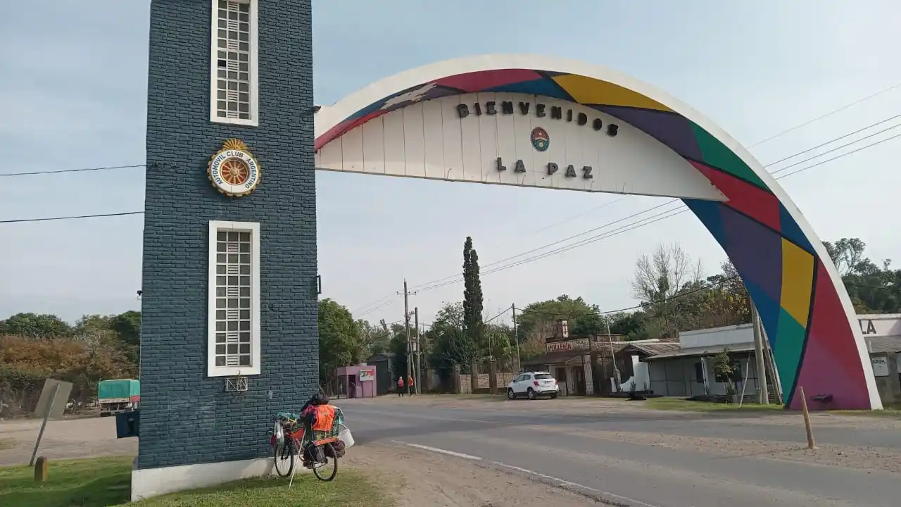 Teresita Cardoso viaja en bicicleta hacia Salta para participar en la “Fiesta del Milagro”