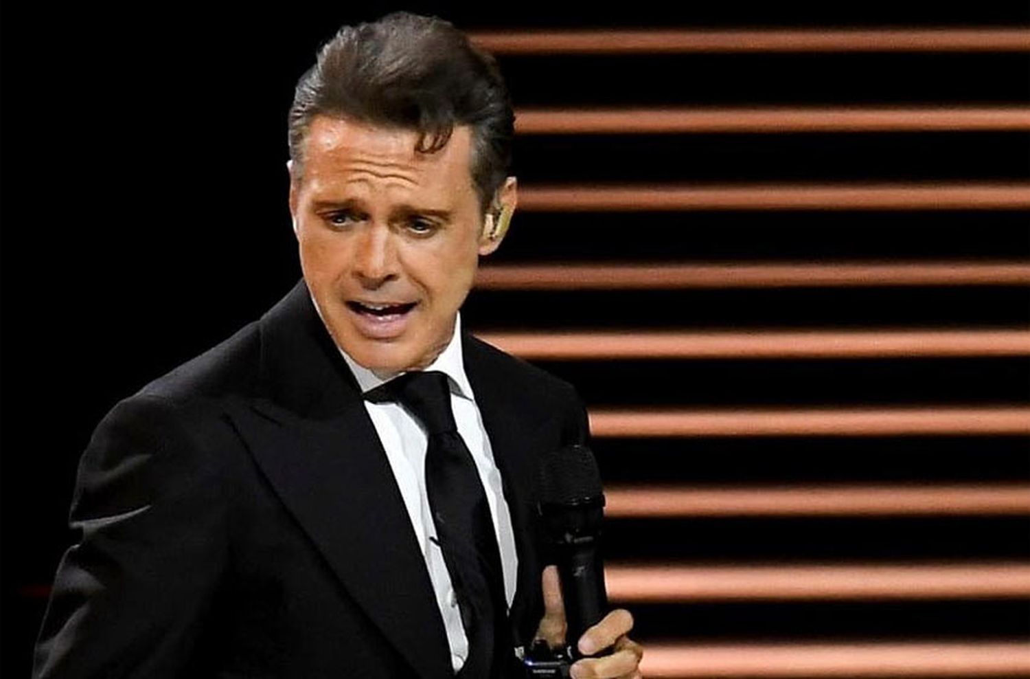 Luis Miguel se quebró hasta las lágrimas en pleno recital en Chile y conmovió a los fanáticos