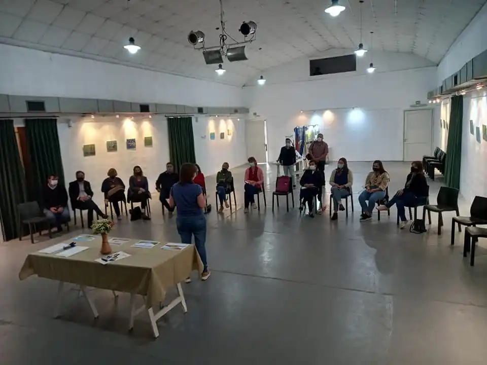 En un hecho histórico: la ciudad de Larroque ya tiene su bandera