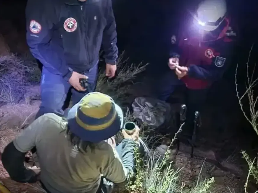 Rescate nocturno en Mendoza: un escalador sufrió una caída en cerro y fue auxiliado