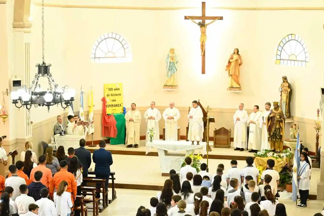 Altos de Chipión celebra su alma: Festival San Eduardo, centenario del templo y fiestas patronales. El sábado la pareja de Miramar se coronó ganadora del concurso de la mejor empanada criolla
