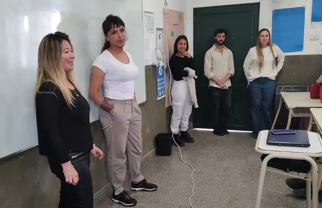 Con la activista trans Alexa Pettone, Comisaría de la Mujer y Municipio brindaron charla sobre género e identidad