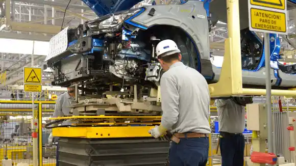 La producción automotriz cayó levemente en marzo debido a reajustes en las terminales