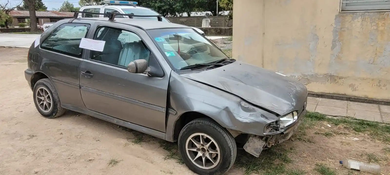 Alcoholizado y tras una larga noche de festejo,chocó dos autos estacionados
