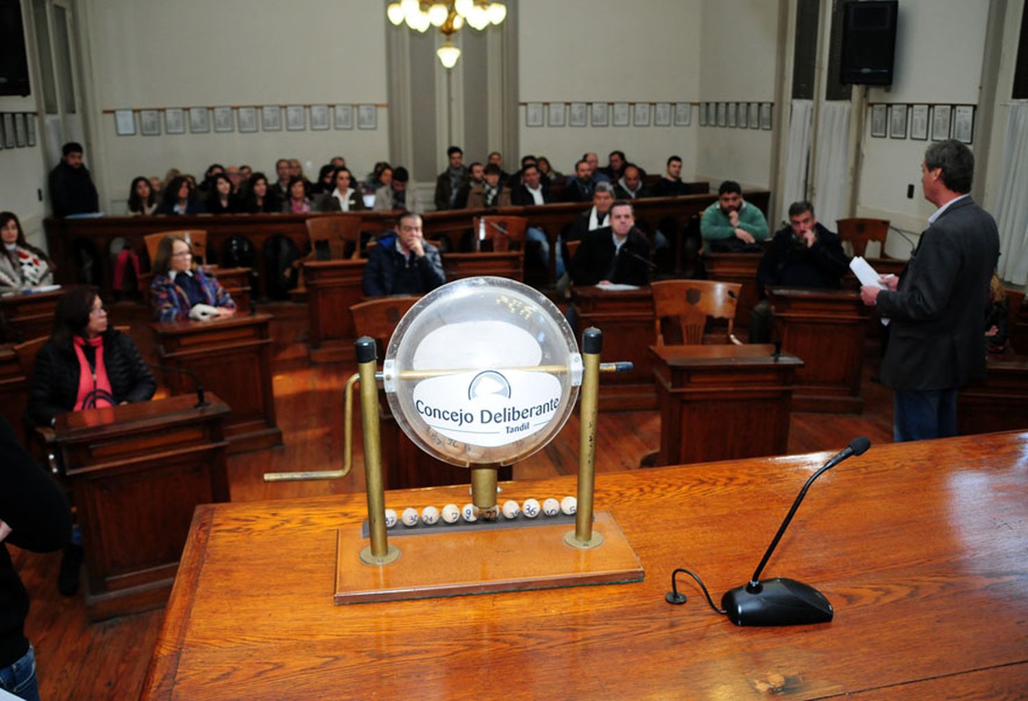 Cursa un amparo por irregularidades en la designación del Defensor del Pueblo