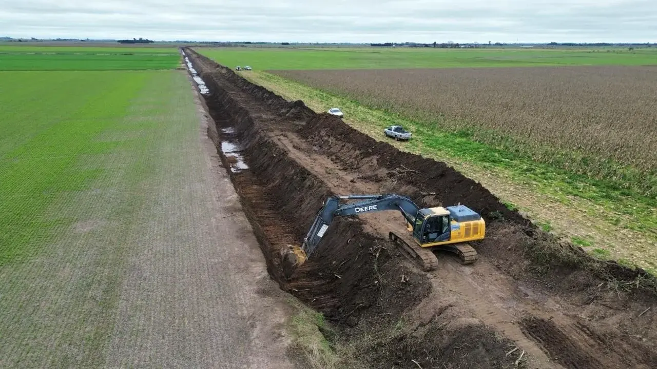 Avanzan las obras hídricas de Provincia para mitigar los efectos de El Niño: 90 % de avance en Fighiera y Coronel Bogado