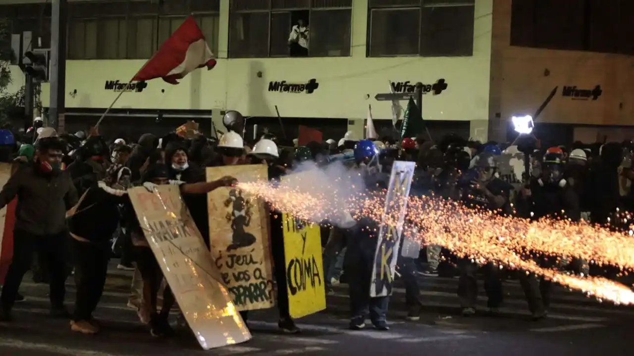 Hasta el momento, no se conoce un saldo oficial de manifestantes heridos.