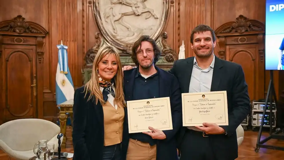 Alan Talevi y Santiago Sena en la entrega de diplomas y reconocimiento al emprendedor científico tecnológico en la Legislatura de la CABA