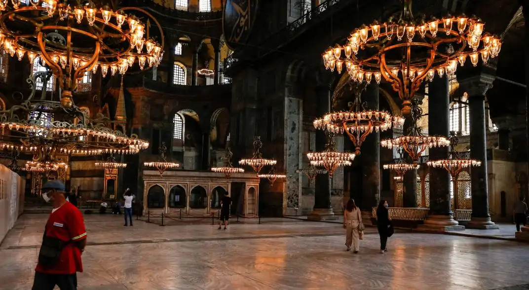 El Papa "muy dolorido" por convertir la basílica de Santa Sofía en mezquita