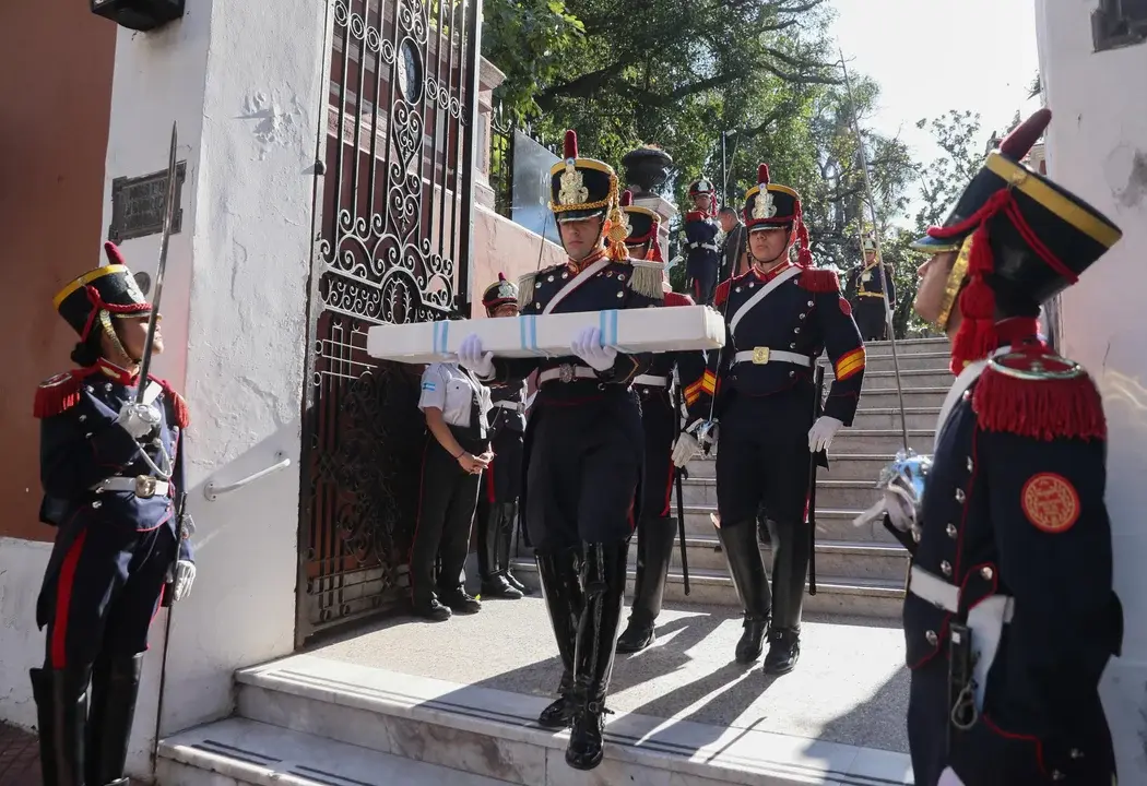 Comenzó el traslado del sable que perteneción al "Padre de la Patria", José de San Martín