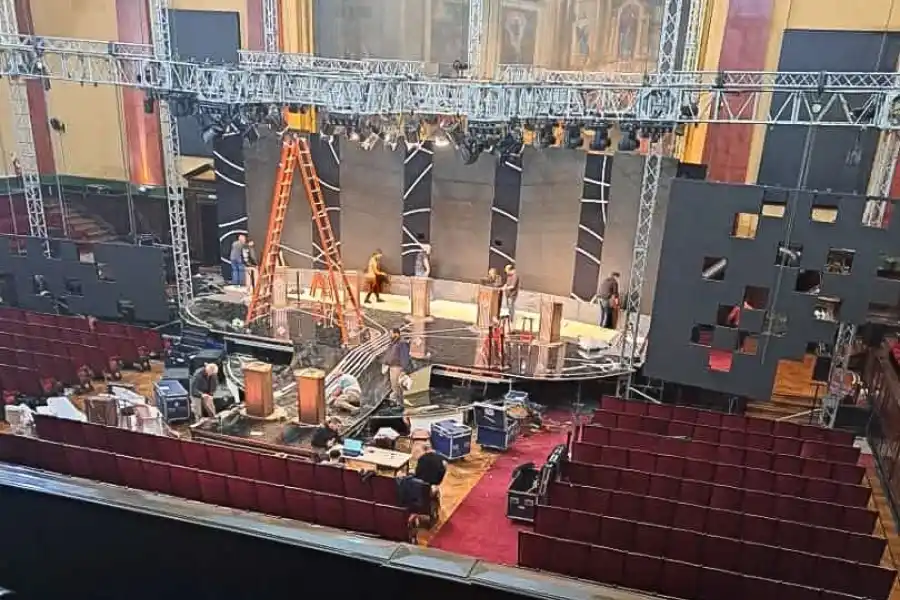 El salón de eventos de la UBA en plena preparación para el domingo                           FOTO: NA