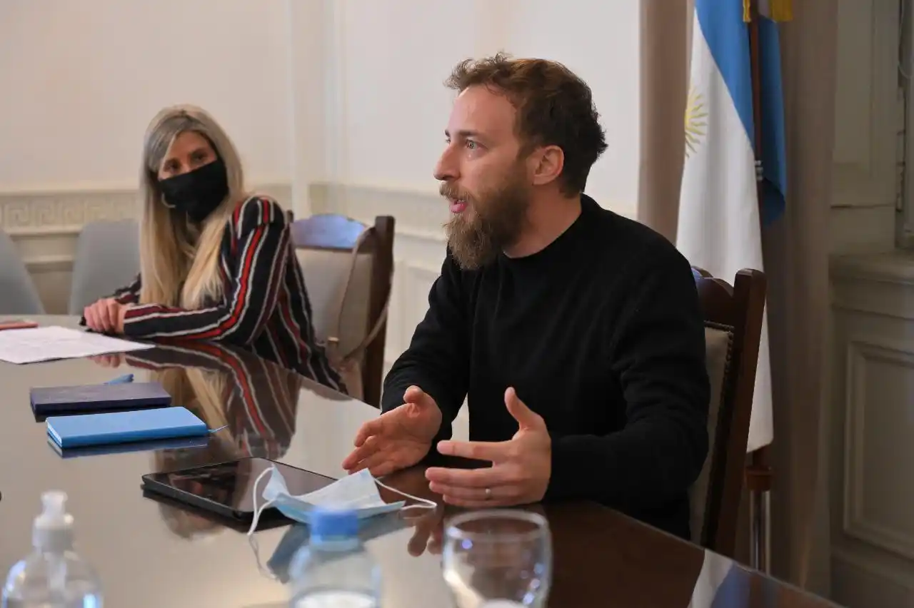 Otermín con industriales: "Queremos construir herramientas para ampliar la participación de los jóvenes"