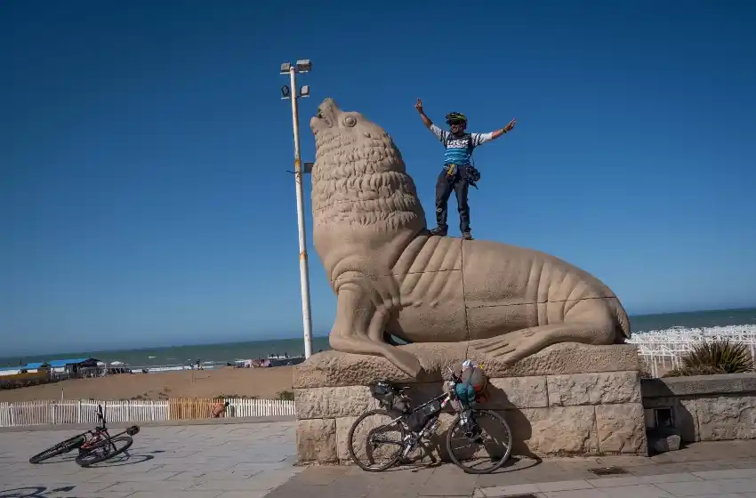 Pedaleó desde México hasta Mar del Plata para reencontrarse con su novia