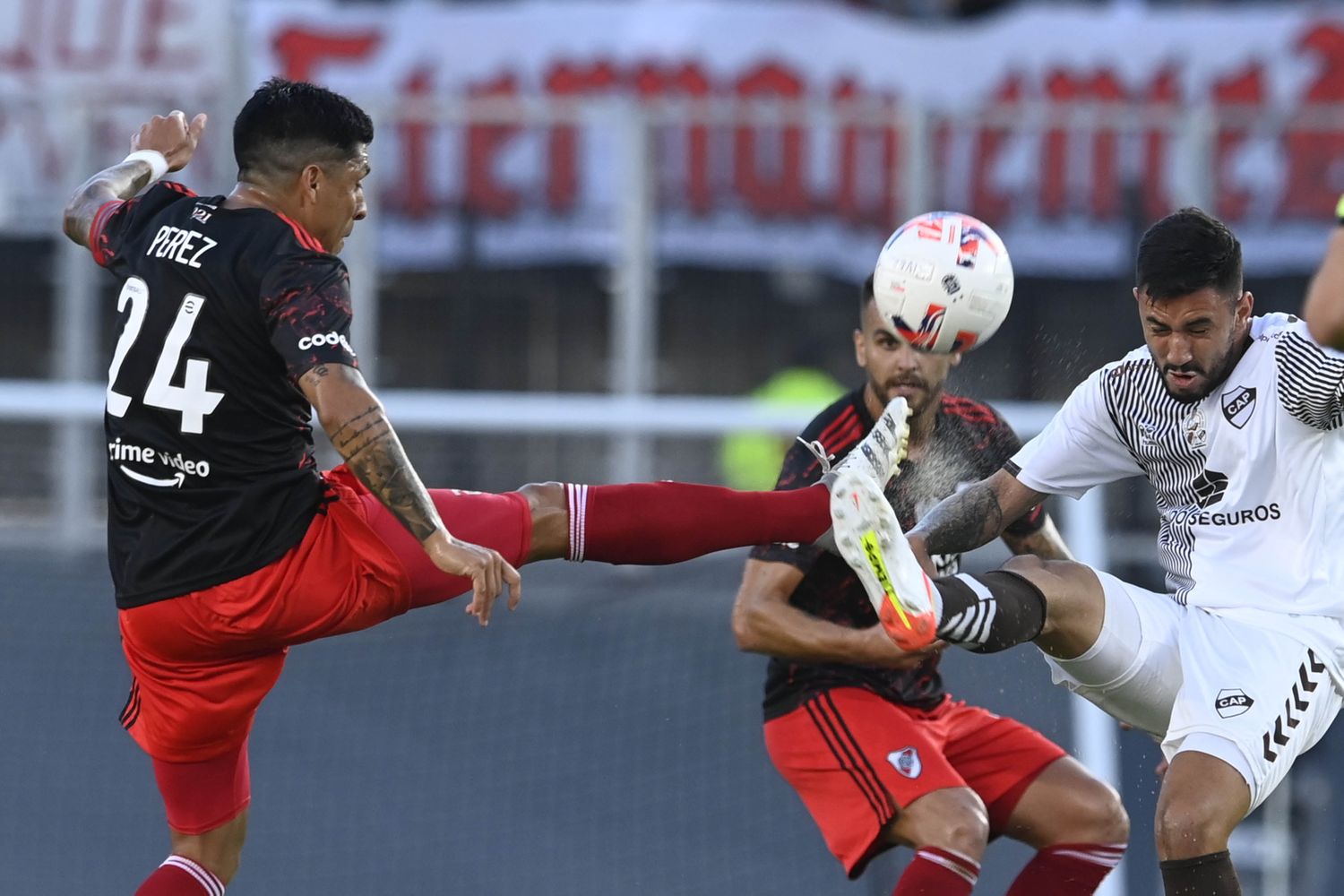 River ensayó con un claro triunfo frente a Platense