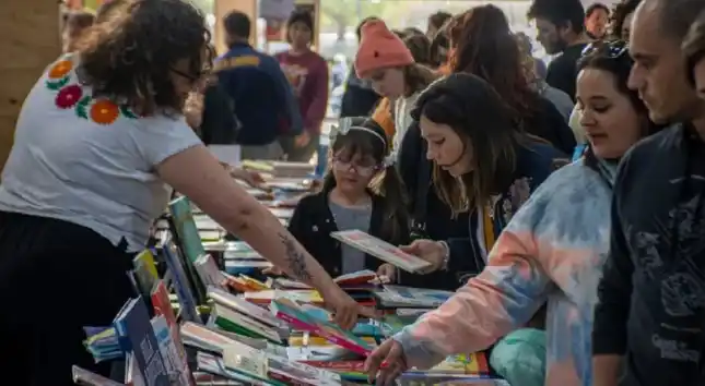 Presentan la Feria del Libro Paraná Lee