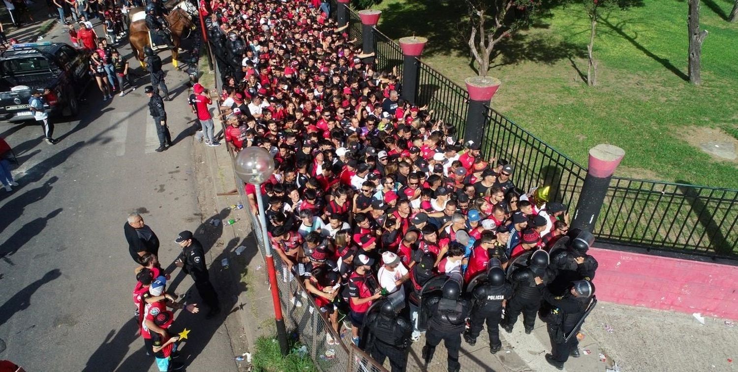 El operativo por el clásico Colón-Unión contará con más de 900 policías: ¿a qué hora abrirán las puertas del estadio?
