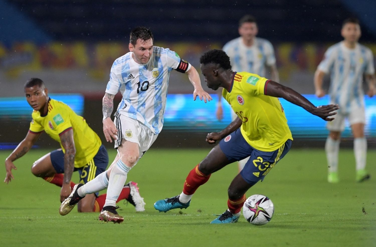 Ya está el árbitro de la semifinal entre Argentina y Colombia