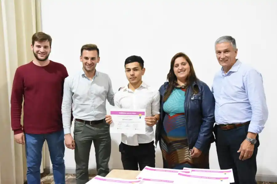Se entregaron diplomas a participantes del primer Curso de Habilidades Digitales