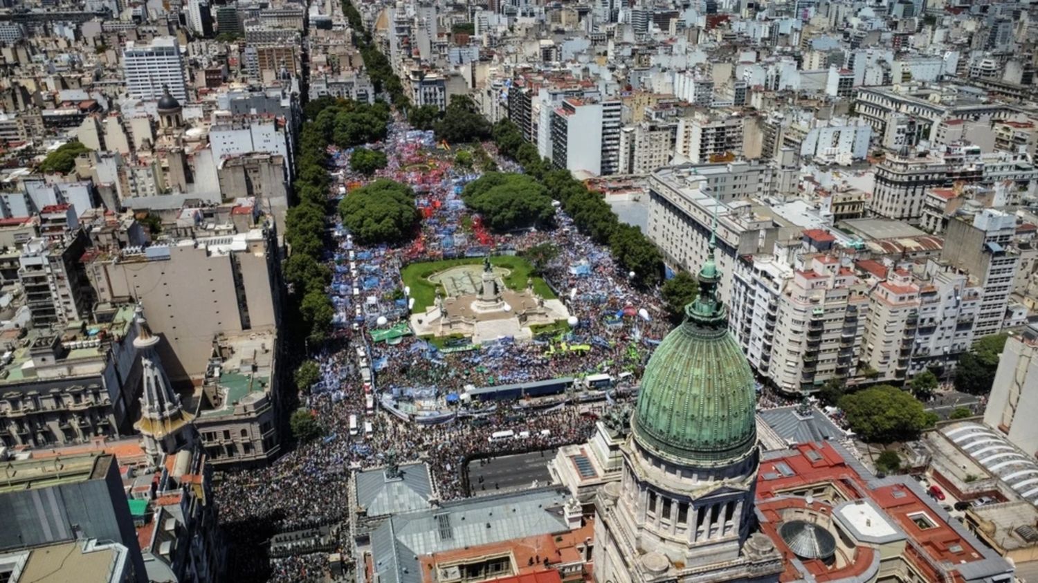 Se confirmó la suspensión del decreto del Gobierno que modificaba el derecho a huelga.
