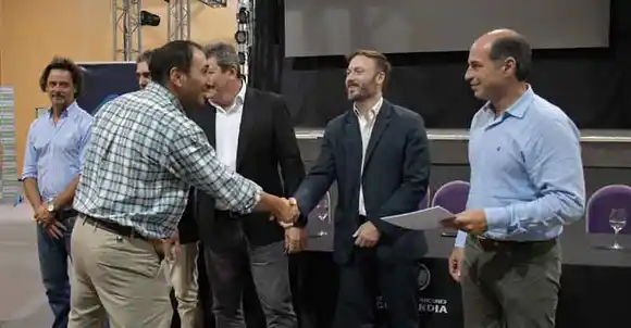 Entrega de escrituras del Instituto Autárquico de Planeamiento y Vivienda