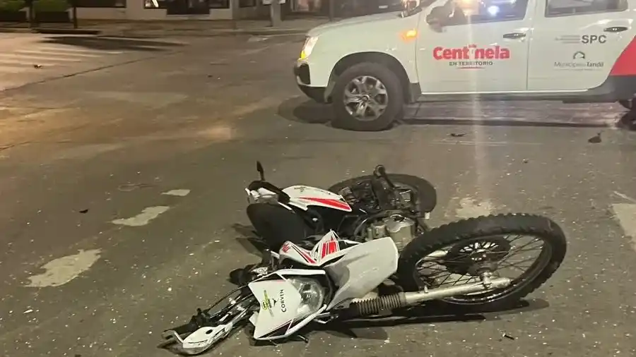 La colisión se produjo en la intersección de avenida Santamarina y avenida Avellaneda.