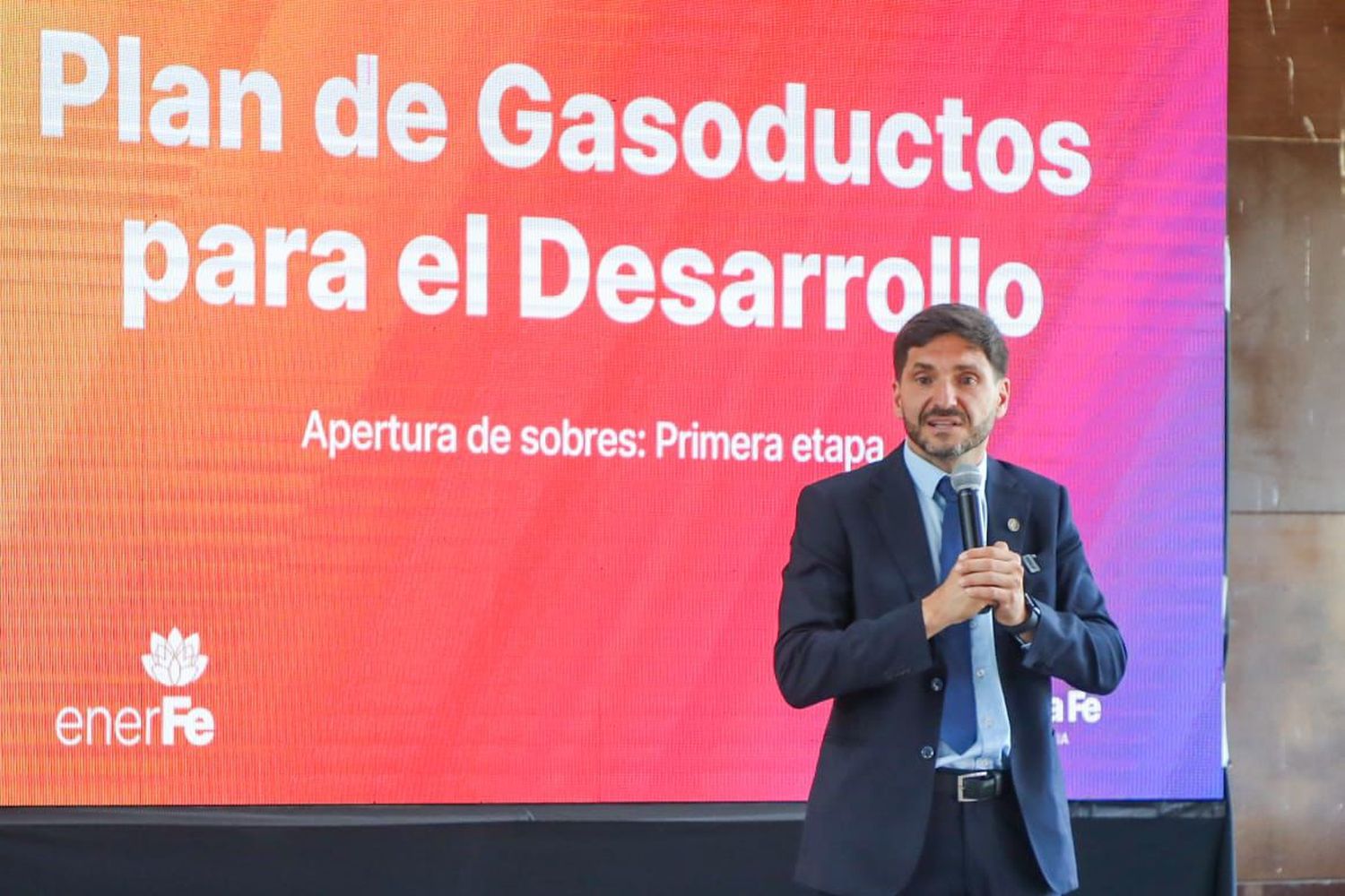 Pullaro encabezó la apertura de las ofertas para la construcción de gasoductos en la provincia