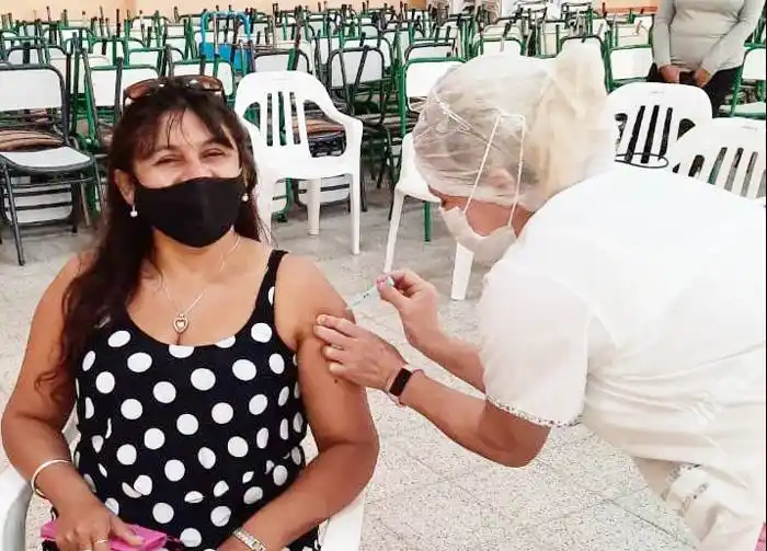 Comenzó la vacunación a  personal de Copnaf y de  cocina de las escuelas