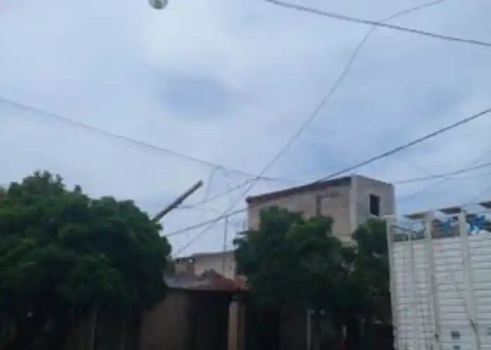 Postes caídos en Irlanda y Rivadavia