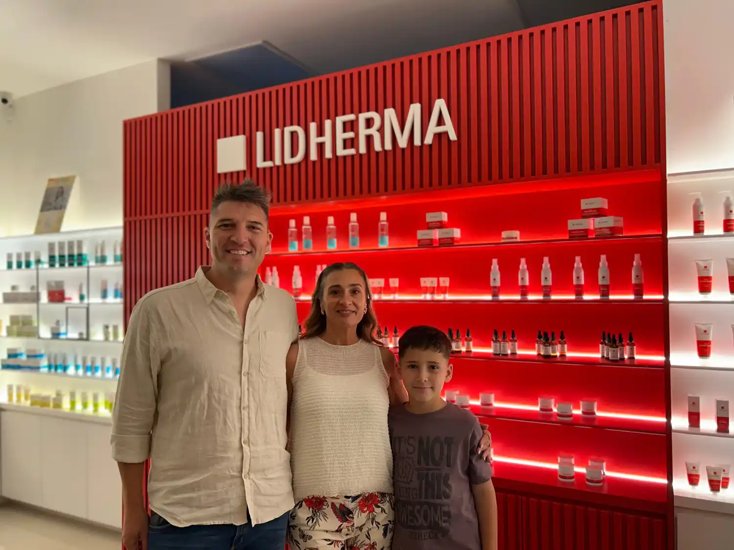 Los responsables del nuevo emprendimiento durante la apertura.