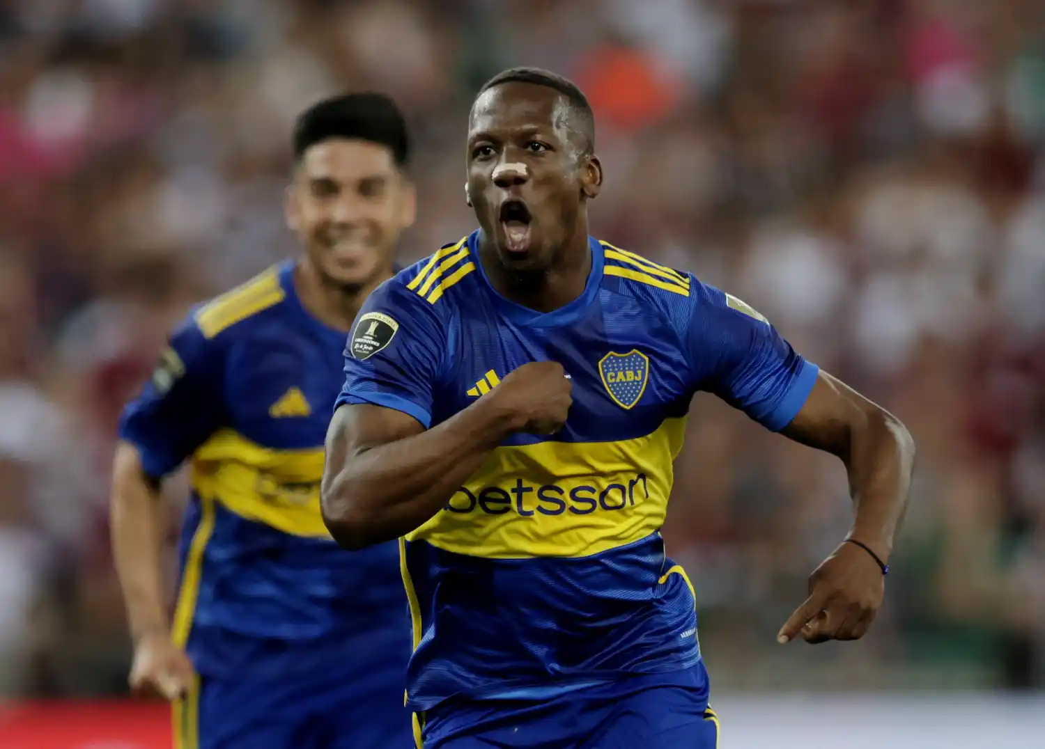 Advíncula, el mejor del “xeneize” en el Maracaná