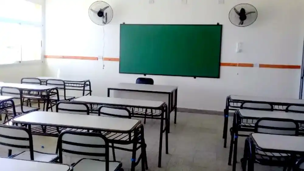 Con clases parciales y paro de estatales, arrancó una semana clave para Kicillof